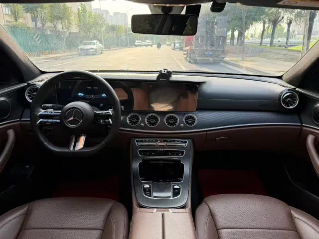 Mercedes-Benz E-Class — Фото автомобиля 6