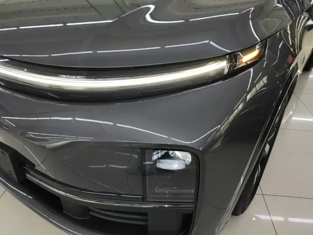 Li Auto L7 — Фото автомобиля 23