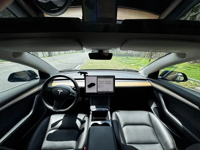 Tesla Model 3 — Фото автомобиля 6