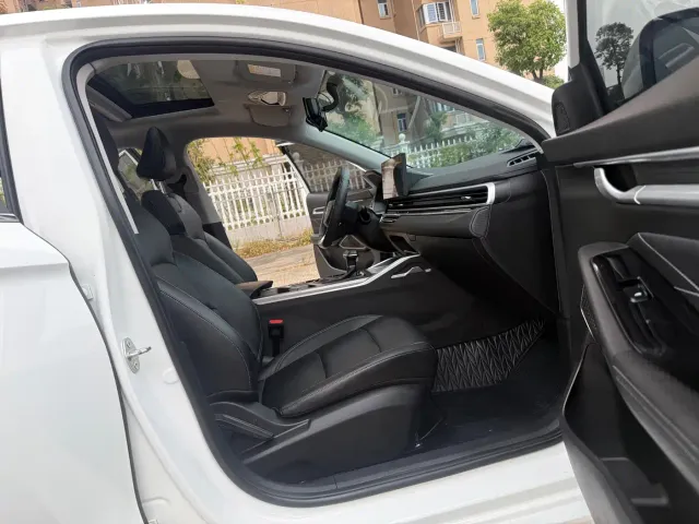 Geely Emgrand — Фото автомобиля 11