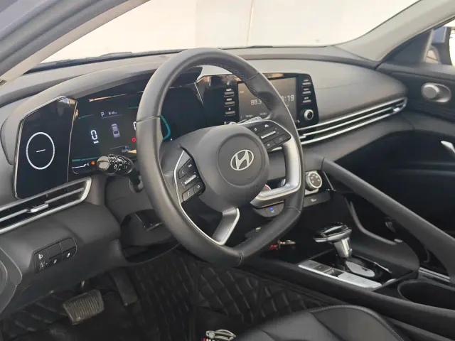 Hyundai Elantra — Фото автомобиля 25