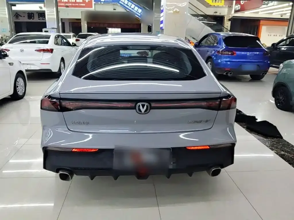 Changan Changan UNI-V 2022 1.5T Premium Model — Фото автомобиля 5