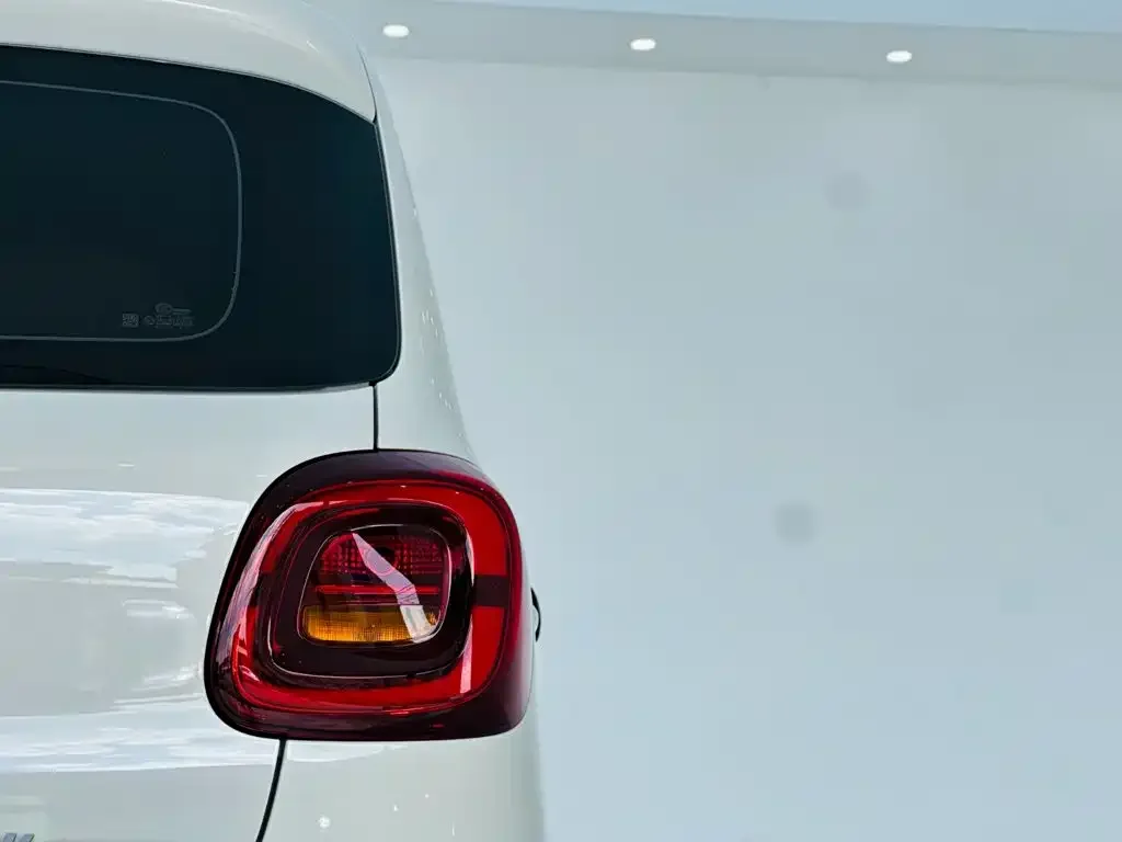 Wuling Motors Hongguang MINIEV 2025 4-Door Advanced — Фото автомобиля 11