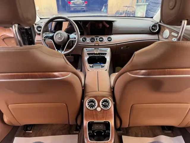 Mercedes-Benz E-Class — Фото автомобиля 6