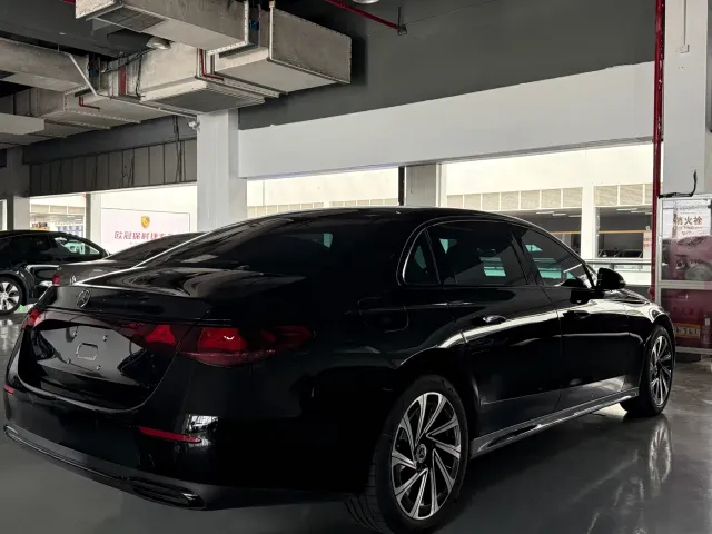 Mercedes-Benz E-Class — Фото автомобиля 19