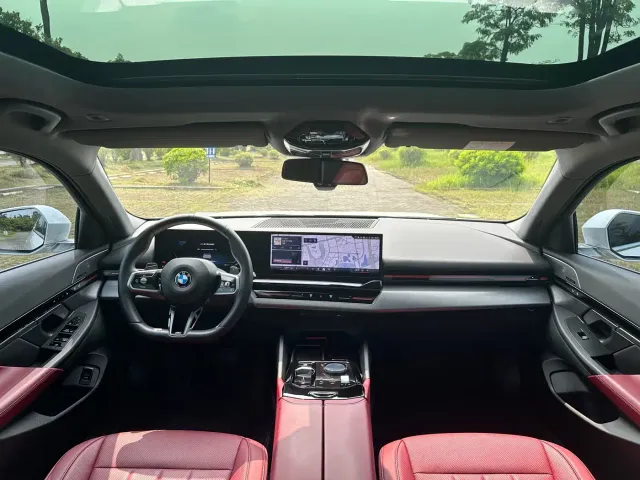 BMW 5 Series — Фото автомобиля 17