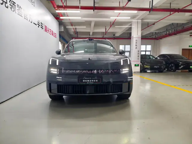 Lynk & Co 900 — Фото автомобиля 2