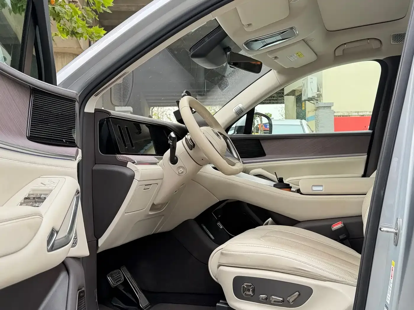 Denza Denza N9 2025 Model Prestige Edition — Фото автомобиля 11
