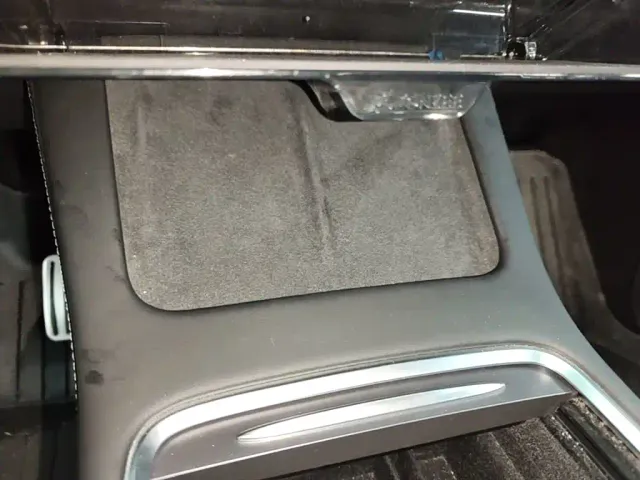 Tesla Model Y — Фото автомобиля 8