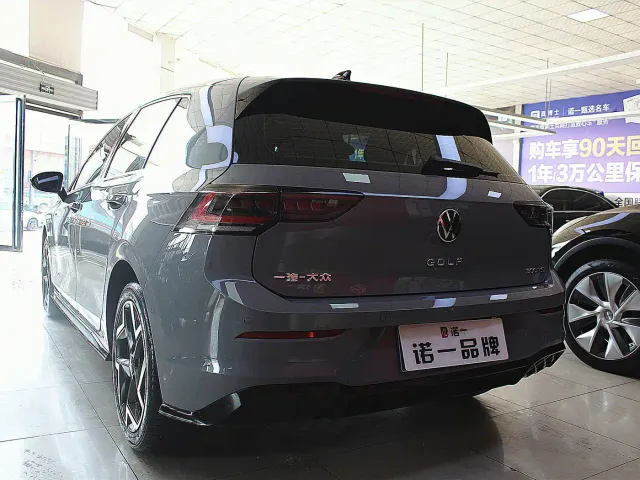 Volkswagen Golf — Фото автомобиля 13