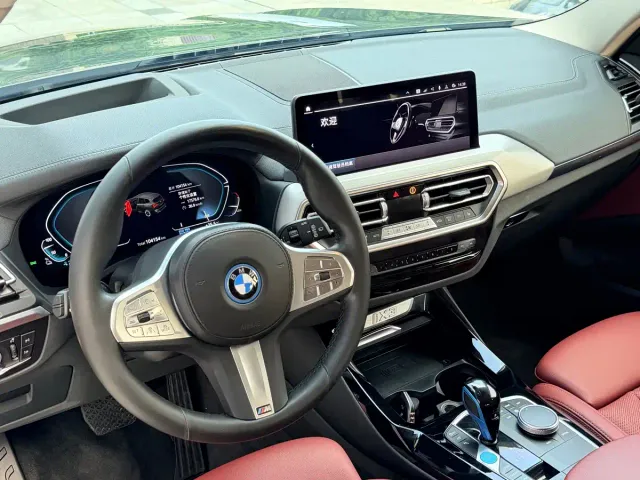 BMW iX3 — Фото автомобиля 3