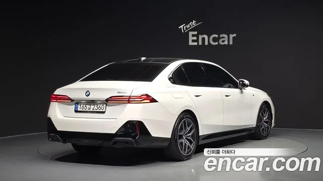 BMW 5-Series — Фото автомобиля 2