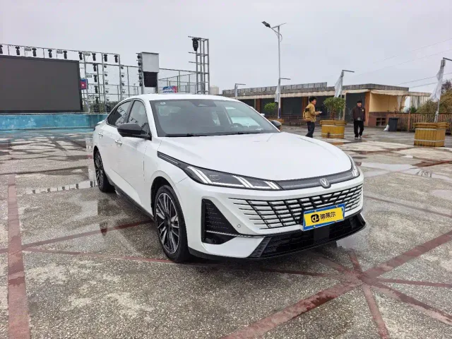 Changan Eado — Фото автомобиля 3