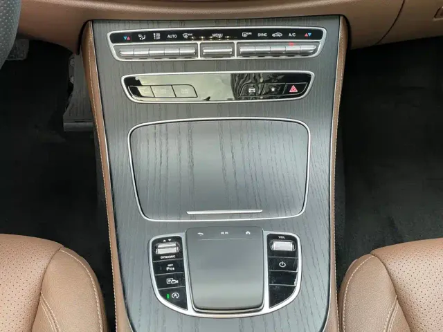 Mercedes-Benz E-Class — Фото автомобиля 19