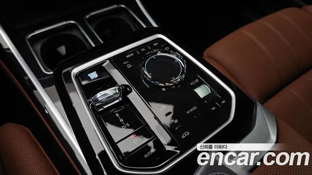 BMW 7-Series 7 серия (G70) 740i xDrive M Sport — Фото автомобиля 9