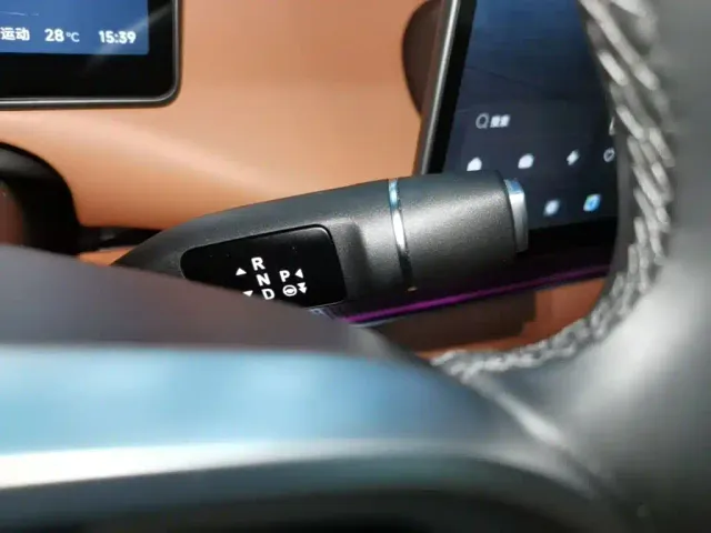 Leapmotor C10 — Фото автомобиля 13