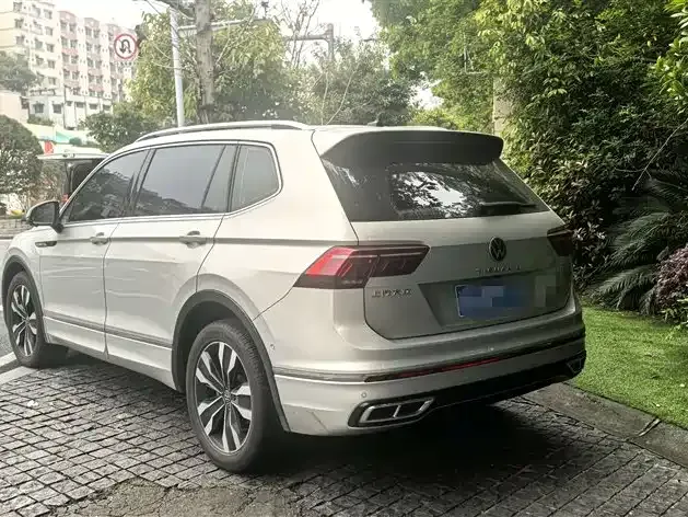 Volkswagen Tiguan L — Фото автомобиля 10