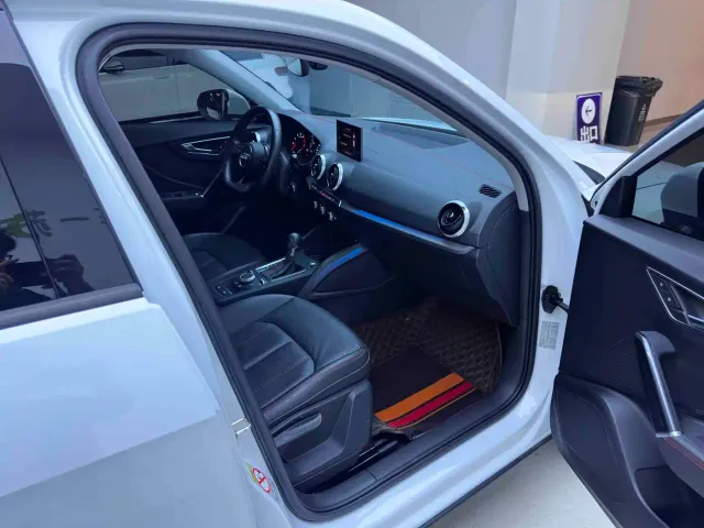 Audi Q2L — Фото автомобиля 9