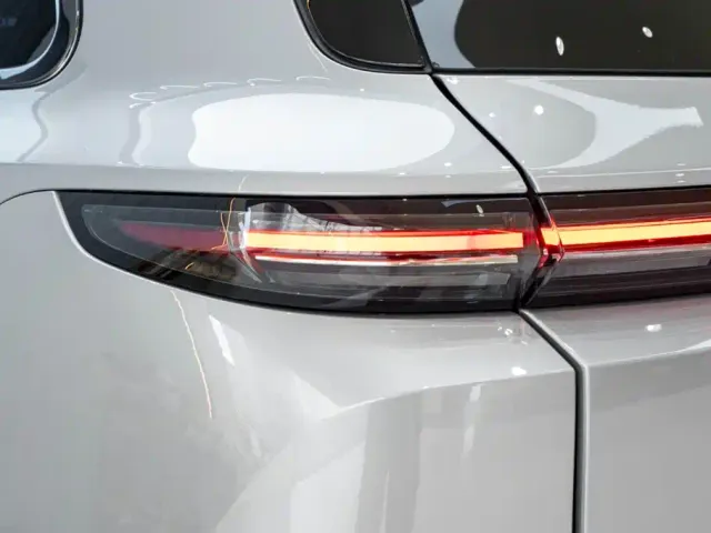 Li Auto L9 — Фото автомобиля 10