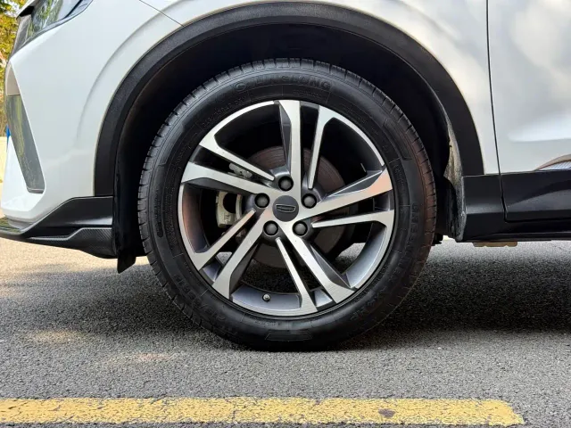 Geely Binyue — Фото автомобиля 16