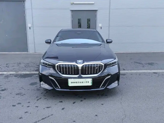 BMW i5 — Фото автомобиля 3