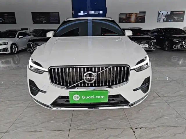 Volvo XC60 — Фото автомобиля 2
