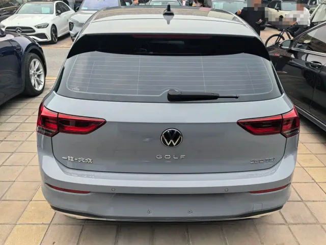 Volkswagen Golf — Фото автомобиля 5