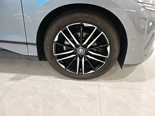 BYD Qin L — Фото автомобиля 11