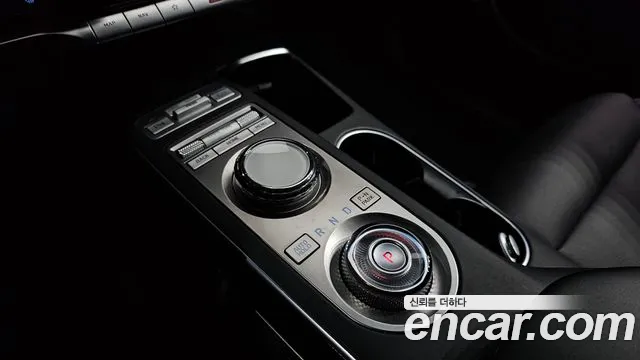 Genesis GV70 — Фото автомобиля 12