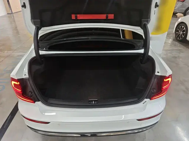 Volvo S60 — Фото автомобиля 18