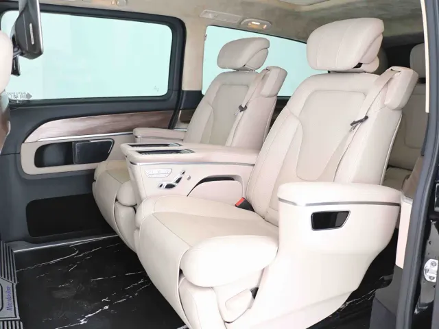 Mercedes-Benz V-Class — Фото автомобиля 11