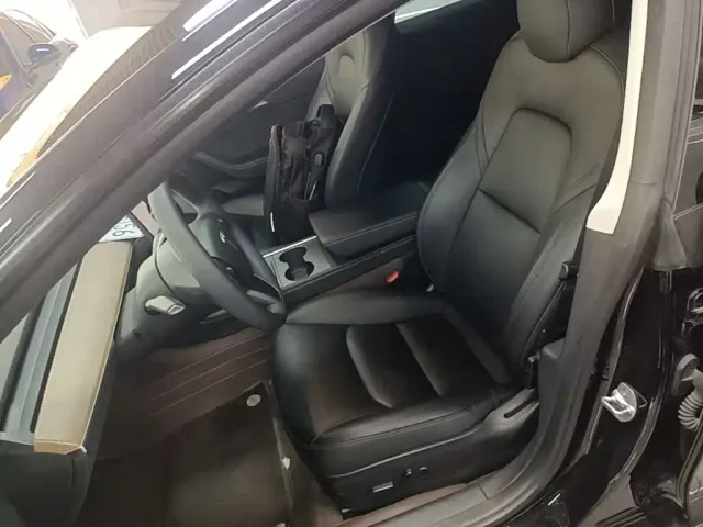 Tesla Model 3 — Фото автомобиля 14