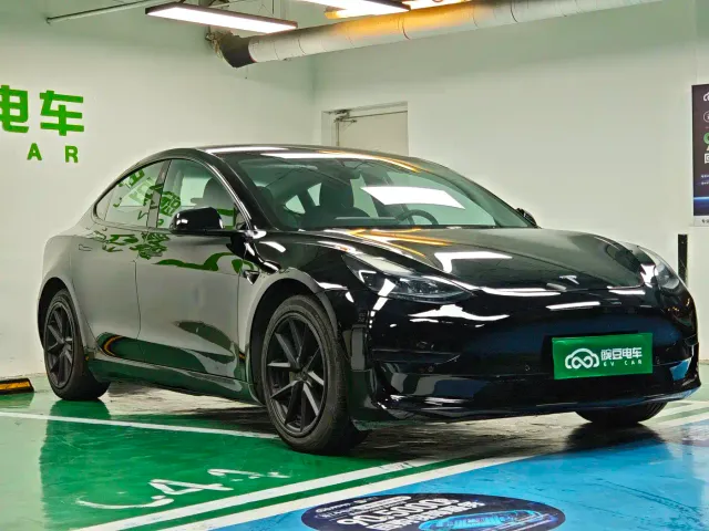 Tesla Model 3 — Фото автомобиля 5