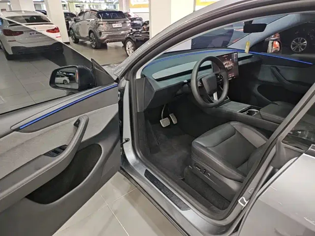 Tesla Model Y — Фото автомобиля 15