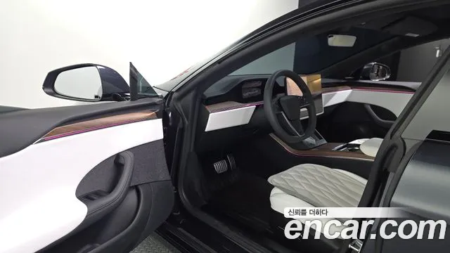 Tesla Model S — Фото автомобиля 10