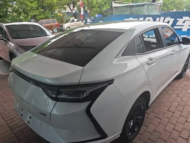 Dongfeng Yixuan — Фото автомобиля 6