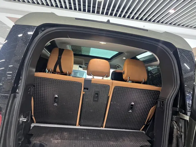 Land Rover Defender — Фото автомобиля 6