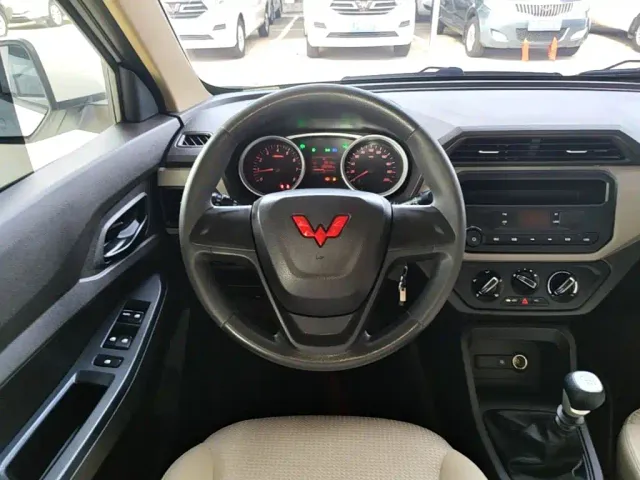 Wuling Hongguang — Фото автомобиля 10