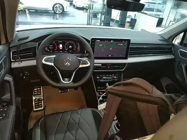 Volkswagen Tiguan L — Фото автомобиля 9