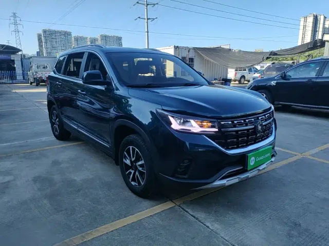 Forthing T5 — Фото автомобиля 3