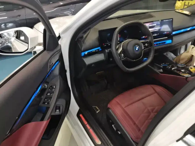 BMW i5 — Фото автомобиля 15