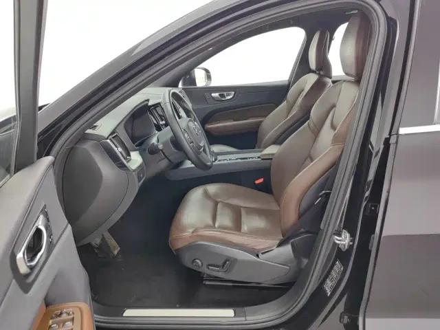 Volvo XC60 — Фото автомобиля 10