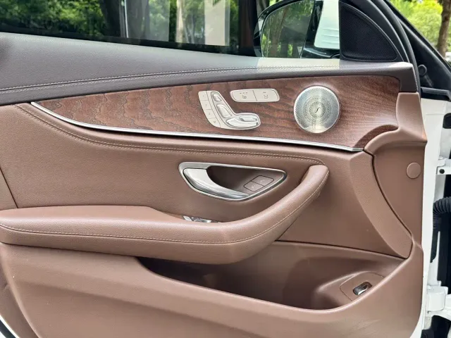 Mercedes-Benz E-Class — Фото автомобиля 7