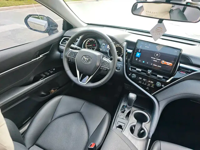 Toyota Camry — Фото автомобиля 10