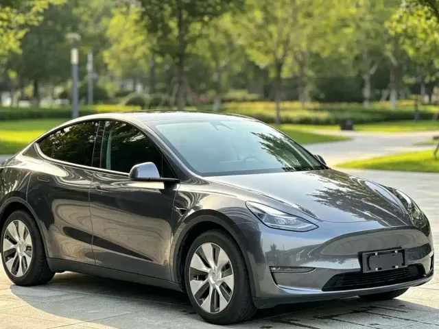 Фотография автомобиля — Tesla Model Y