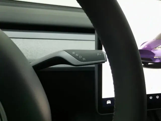 Tesla Model Y — Фото автомобиля 13