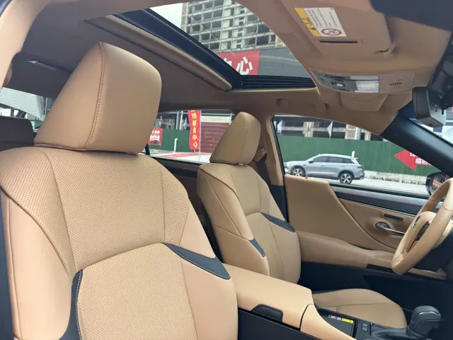 Lexus ES — Фото автомобиля 14