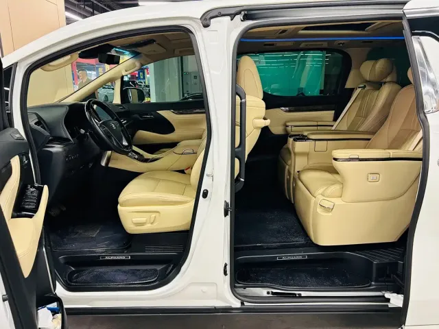 Toyota Alphard — Фото автомобиля 8