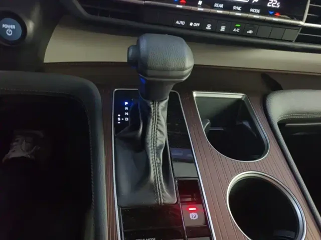 Toyota Sienna — Фото автомобиля 13
