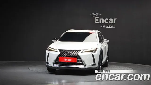Lexus UX — Фото автомобиля 3